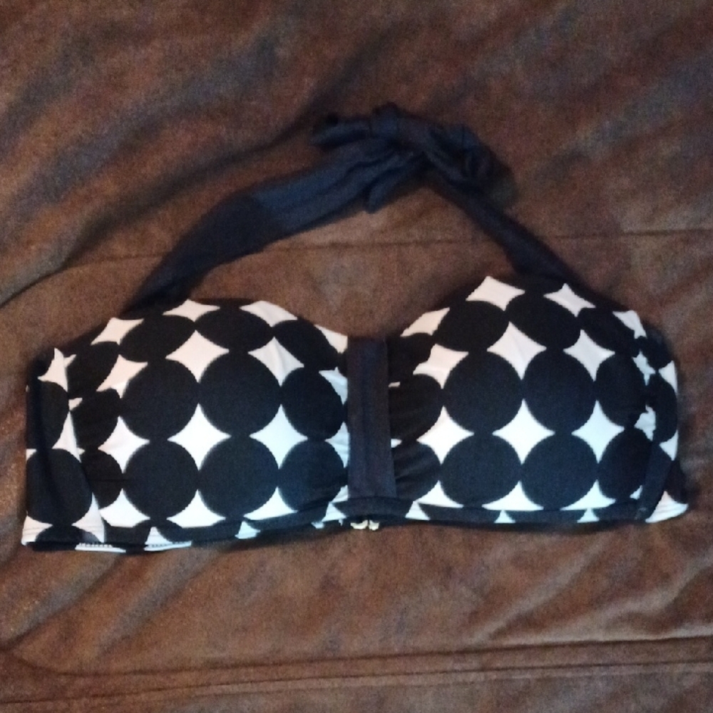 Alex Marie Geometric Black and White Bikini Top. Very Cute Top.